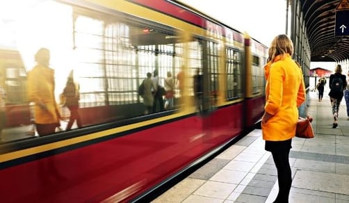 sliding door train (600 × 350px) (2)